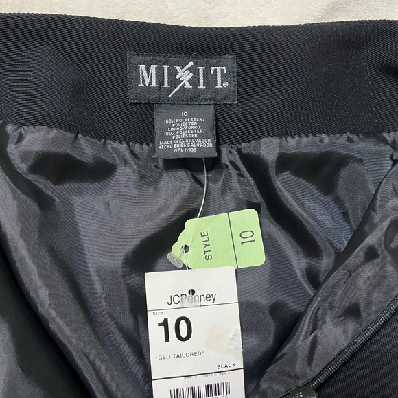 Women's Mix It Pencil Skirt Black 10 Polyester Back Zip Slit Lined NWT 22” long - Picture 6 of 7